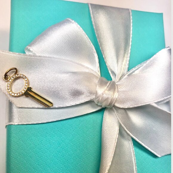 Tiffany & Co. 18K Yellow Gold Diamonds Oval Mini Modern Keys Pendant Charm 🔑 - Picture 3 of 4